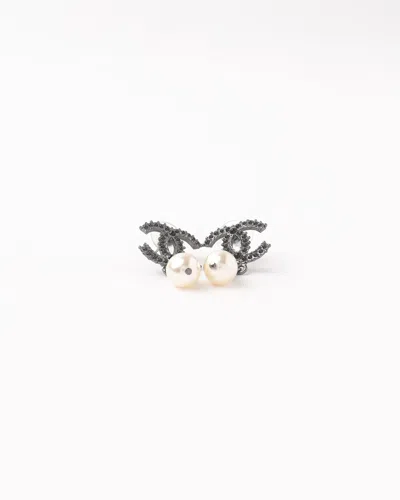 Pre-owned Chanel Cc Pearl Drop Earrings