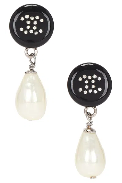 Pre-owned Chanel Cc Pearl Earrings In Gold