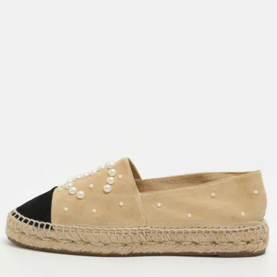 Pre-owned Chanel Cc Pearl Logo Size 37 Beige/black Suede Espadrille Flats In Sand