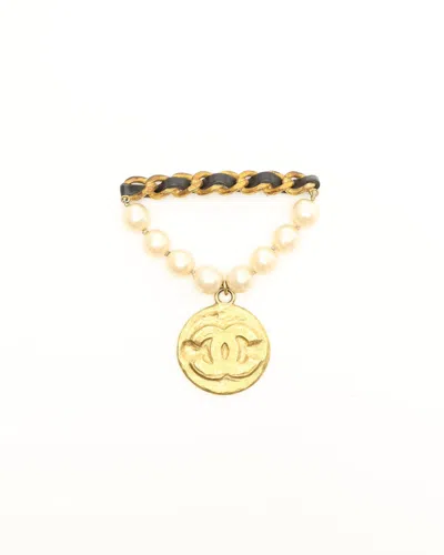 Pre-owned Chanel Cc Pearl Medallion Brooch In Multi