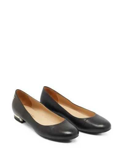 Pre-owned Chanel Cc Pearl-detail Ballet Flats In Black