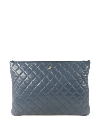 Pre-owned Chanel Cc Quilted Clutch Bag In Blue