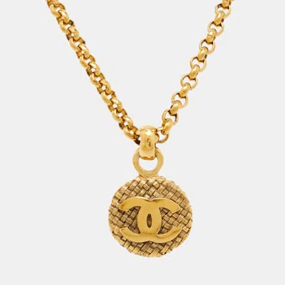 Pre-owned Chanel Cc Quilted Gold Tone Round Pendant Necklace