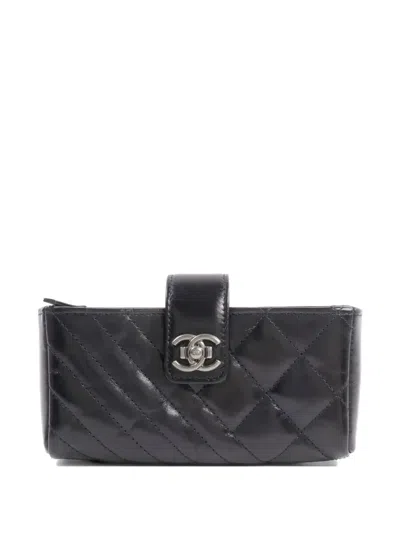 Pre-owned Chanel Cc Quilted Phone Pouch In Black