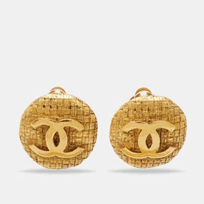 Pre-owned Chanel Cc Quilted Round Gold Tone Clip-on Stud Earrings