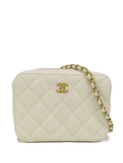 Pre-owned Chanel Cc Quilted Shoulder Bag In White