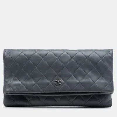 Pre-owned Chanel Cc Quilted Small Grey Lambskin Leather Foldover Clutch Bag