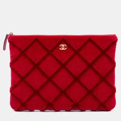 Pre-owned Chanel Cc Quilted Velvet Medium Red Gold Hardware Case Clutch Bag
