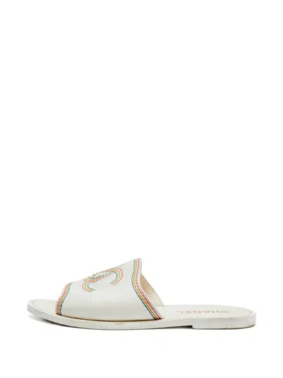 Pre-owned Chanel Cc Rainbow-stitching Flat Sandals In White