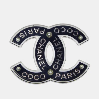 Pre-owned Chanel Cc Resin Faux Pearl Gold Tone Brooch