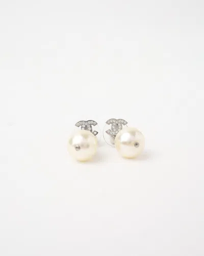 Pre-owned Chanel Cc Rhinestones And Pearl Earrings In Silver