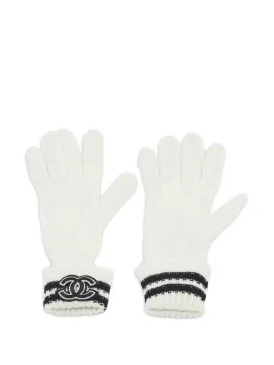 Pre-owned Chanel Cc Rib-knit Wool Gloves In White