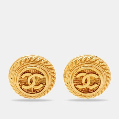 Pre-owned Chanel Cc Round Gold Tone Clip-on Stud Earrings