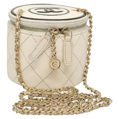 Pre-owned Chanel Cc Round Vanity Case With Chain Quilted Lambskin Leather Shoulder Bag Bag () In White