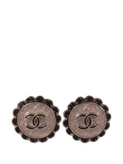 Pre-owned Chanel Cc Scalloped Earrings In Gold