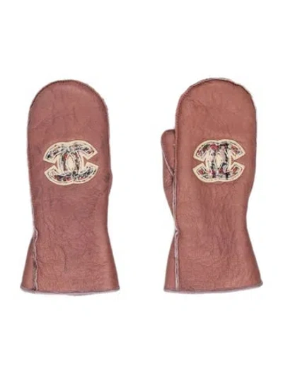 Pre-owned Chanel Cc Shearling Gloves In Purple
