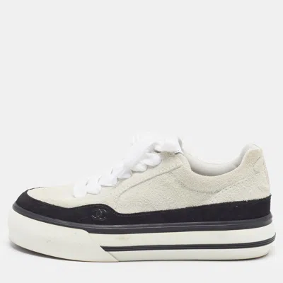 Pre-owned Chanel Cc Size 37 White/black Suede Lace Up Sneakers