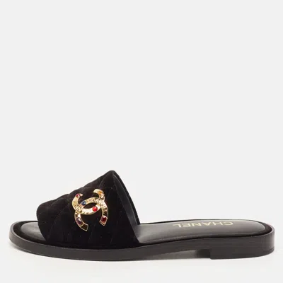 Pre-owned Chanel Cc Size 37.5 Black Quilted Velvet Metal Logo Flat Slide