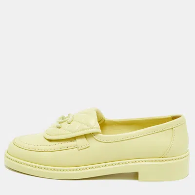 Pre-owned Chanel Cc Size 37.5 Cream Quilted Leather Cc Turnlock Loafers In White