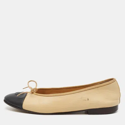 Pre-owned Chanel Cc Size 38 Beige/black Leather Bow Cap Toe Ballet Flats
