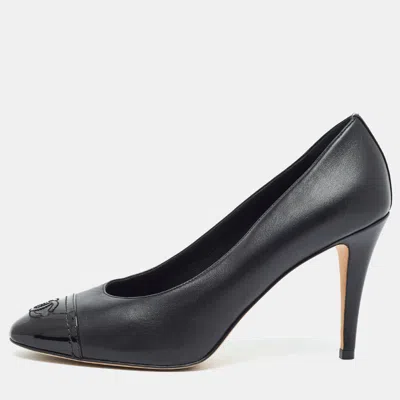Pre-owned Chanel Cc Size 38 Black Leather And Patent Cap Toe Pumps