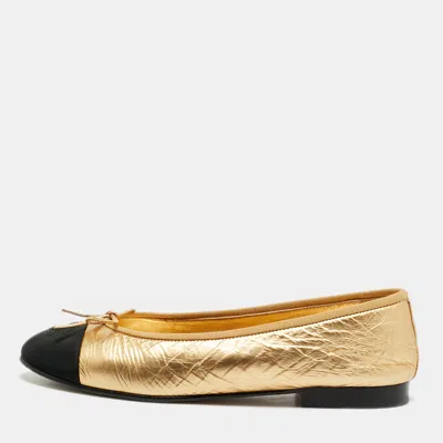 Pre-owned Chanel Cc Size 38 Black/gold Leather And Suede Ballet Flats