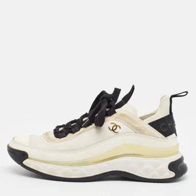 Pre-owned Chanel Cc Size 38 White/grey Fabric And Leather And Suede Lace Up Sneakers