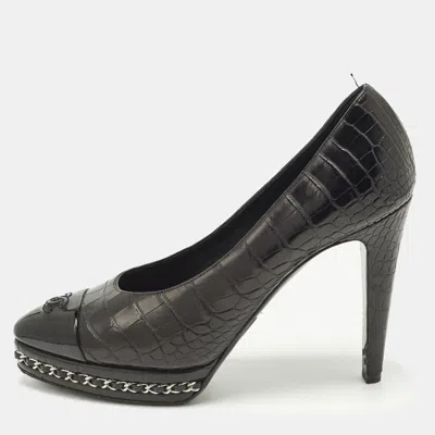 Pre-owned Chanel Cc Size 38.5 Black Crocodile Leather Patent And Leather Platform Pumps
