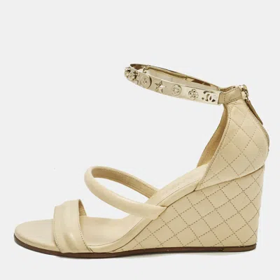 Pre-owned Chanel Cc Size 39 Beige Leather Wedge Sandals