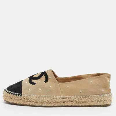 Pre-owned Chanel Cc Size 39 Beige Suede Pearl Espadrille Flats In Sand