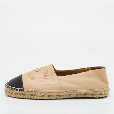 Pre-owned Chanel Cc Size 39 Beige/black Leather Cap Toe Espadrille Flats In Sand