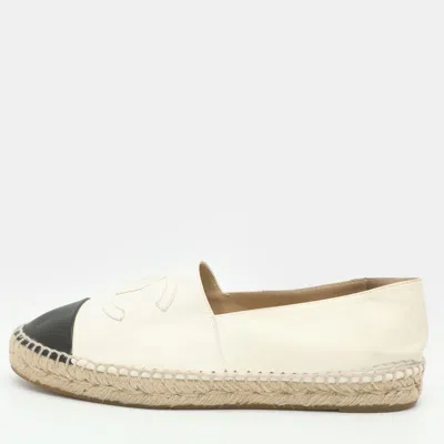 Pre-owned Chanel Cc Size 39 White/black Leather Cap Toe Espadrille Flats