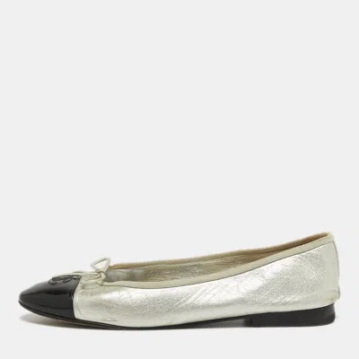 Pre-owned Chanel Cc Size 39.5 Silver/black Leather And Patent Leather Bow Ballet Flats