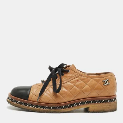 Pre-owned Chanel Cc Size 39.5 Tan/black Quilted Leather Chain Link Cap Toe Lace Up Oxfords In Brown