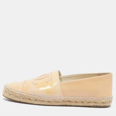 Pre-owned Chanel Cc Size 40 Beige Patent Leather Espadrille Flats In Sand