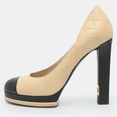 Pre-owned Chanel Cc Size 40 Beige/black Leather Platform Pumps