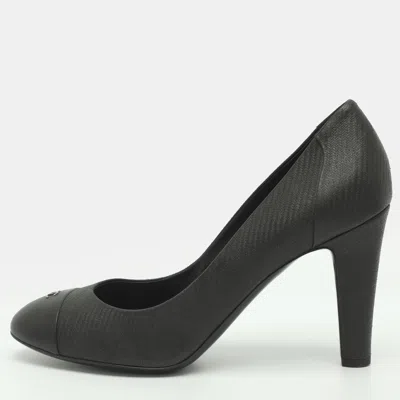 Pre-owned Chanel Cc Size 40.5 Black Textured Leather Cap Toe Pumps