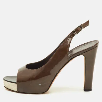 Pre-owned Chanel Cc Size 41 Brown Patent Leather Platform Slingback Sandals
