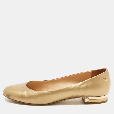 Pre-owned Chanel Cc Size 41 Metallic Gold Leather Faux Pearl Embellished Round Toe Ballet Flats