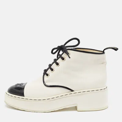 Pre-owned Chanel Cc Size 41 White/black Leather And Patent Leather Ankle Length Boots