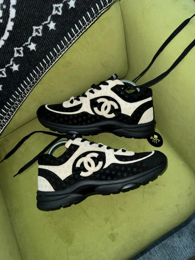 Pre-owned Chanel Cc Sneakers In Black