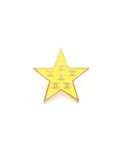 Pre-owned Chanel Cc Star Brooch In Yellow