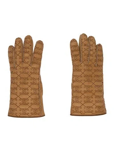 Pre-owned Chanel Cc Suede Gloves In Neutral