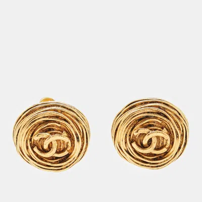 Pre-owned Chanel Cc Textured Gold Tone Round Clip-on Earrings