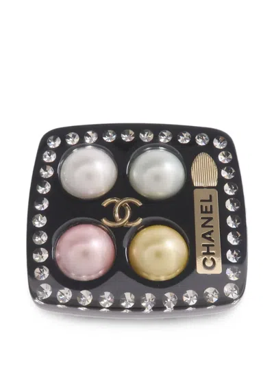 Pre-owned Chanel Cc Turn-lock Brooch In Black
