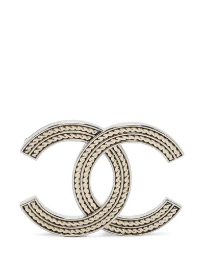 Pre-owned Chanel Cc Turn-lock Brooch In Silver