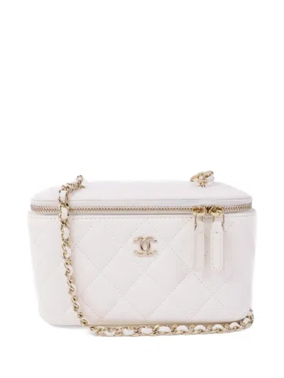Pre-owned Chanel Cc Vanity Case Shoulder Bag In White