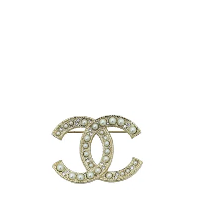 Pre-owned Chanel Cc W/crystal & Faux Pearl Brooch In White