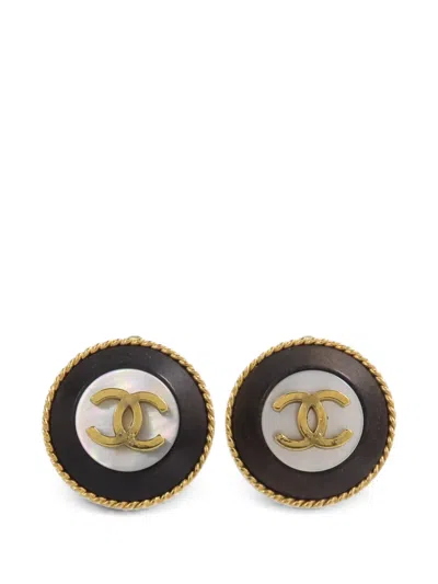Pre-owned Chanel Cc Wood Clip-on Earrings In Gold