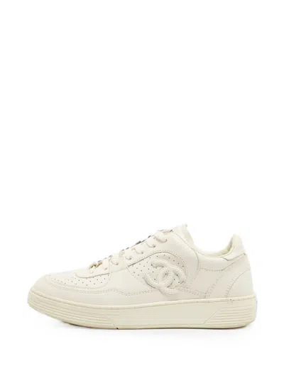 Pre-owned Chanel Cc-logo Low-top Sneakers In White